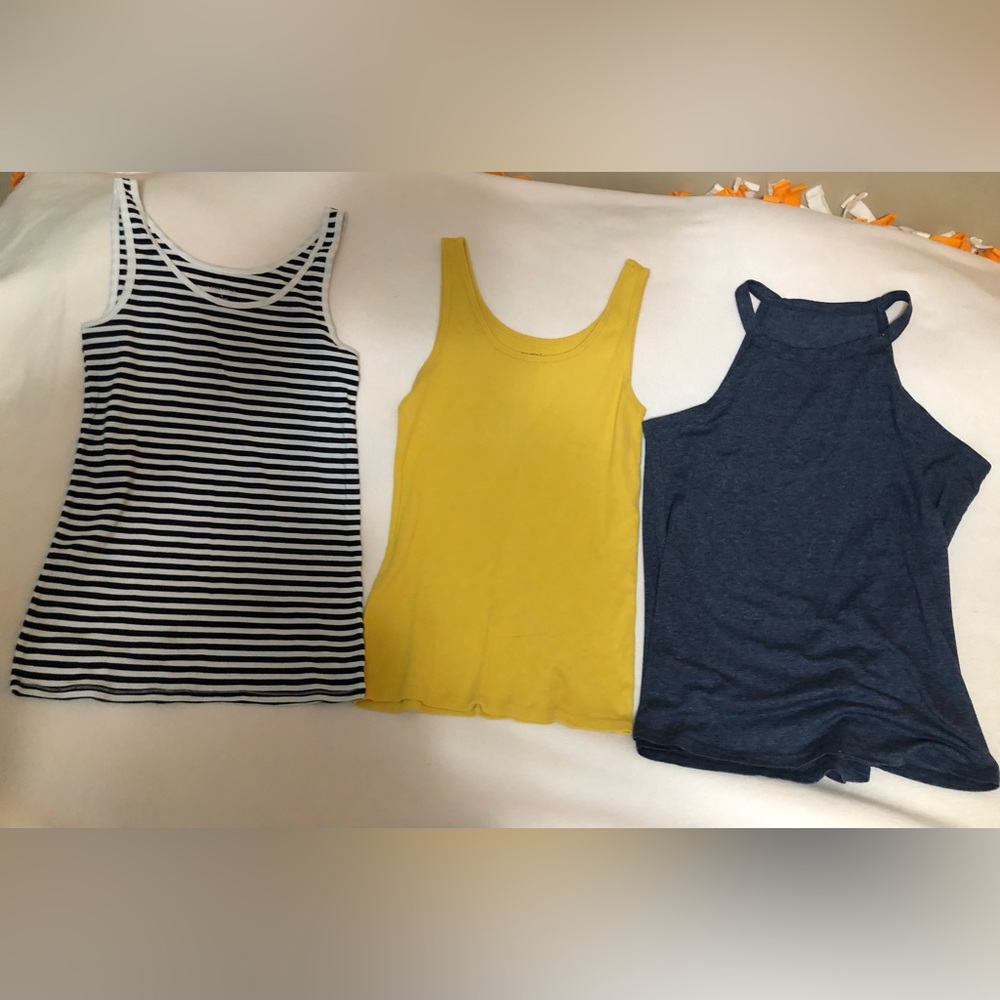 Gently worn. Pet and smoke free home. Three tops coming as a bundle.